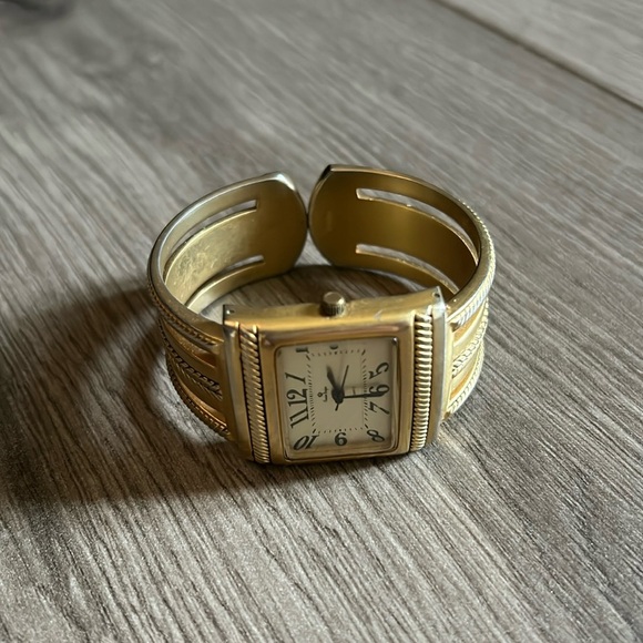 Watch - Picture 2 of 4